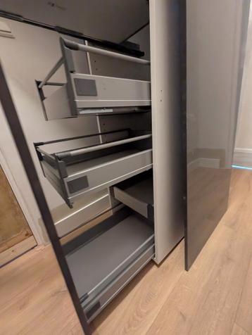 Ikea Faktum hoge kast donker grijs met veel opbergruimte - afbeelding 5 Ikea Faktum hoge kast donker grijs met veel opbergruimte - afbeelding 5