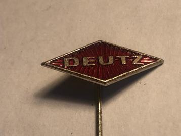 Metalen DEUTZ Motoren- Traktoren Fabrikant Speld (Rood).