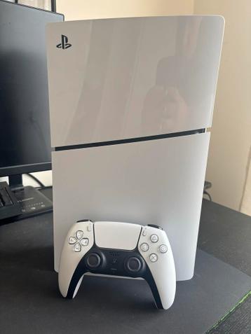 PlayStation 5 Slim + controller