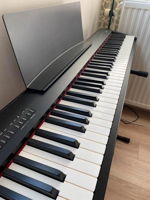 Roland FP 30 (elektrische) piano inclusief onderstel, Muziek en Instrumenten, Piano's, Zo goed als nieuw, Piano, Zwart, Ophalen