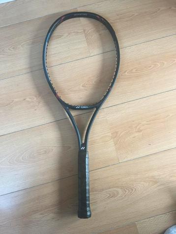 1x Tennisracket Yonex Vcore Pro 100 gripmaat 2