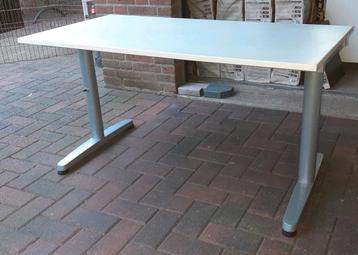 Ikea galant bureau in hoogte verstelbaar - afbeelding 2 Ikea galant bureau in hoogte verstelbaar - afbeelding 2
