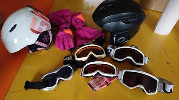 Diverse skibrillen en helmen voor kids