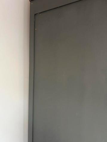 Prachtige klassieke kast in groen/grijs - afbeelding 4 Prachtige klassieke kast in groen/grijs - afbeelding 4