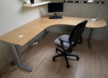 Ikea Hoekbureau - Praktisch en Ruimtelijk - afbeelding 2 Ikea Hoekbureau - Praktisch en Ruimtelijk - afbeelding 2