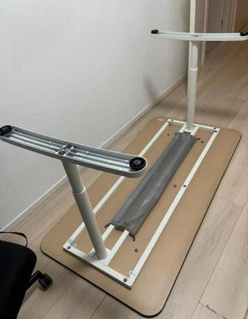 IKEA BEKANT TAFEL - afbeelding 2 IKEA BEKANT TAFEL - afbeelding 2
