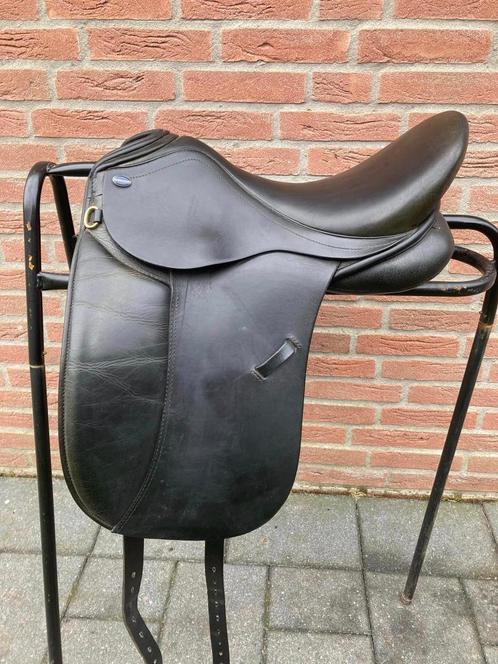 Euroriding Jade 16 inch dressuurzadel, Dieren en Toebehoren, Paarden en Pony's | Zadels, Gebruikt, Dressuur, Ophalen of Verzenden