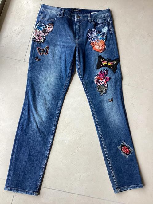 Marc Cain 5 pocket jeans maat 3 (38/40), Kleding | Dames, Spijkerbroeken en Jeans, Zo goed als nieuw, W30 - W32 (confectie 38/40)
