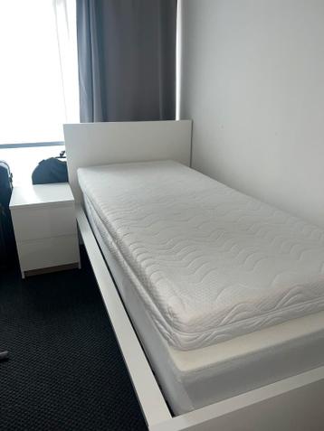 Ikea MALM bedframe + LONSET lattenbodem + matras + nachtkast - afbeelding 4