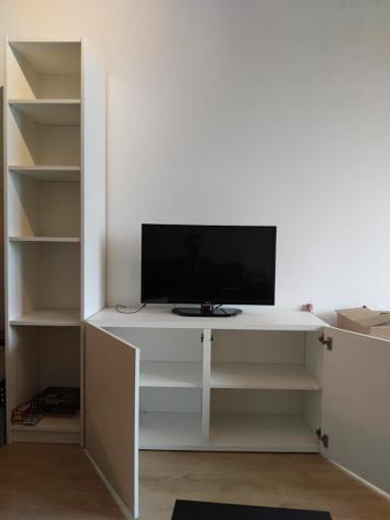 Billy boekenkast en Ikea Besta kast wit - afbeelding 1 Billy boekenkast en Ikea Besta kast wit - afbeelding 1