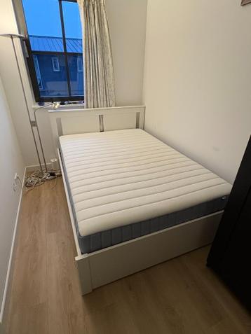 Bedframe en Matras IKEA - afbeelding 1 Bedframe en Matras IKEA - afbeelding 1