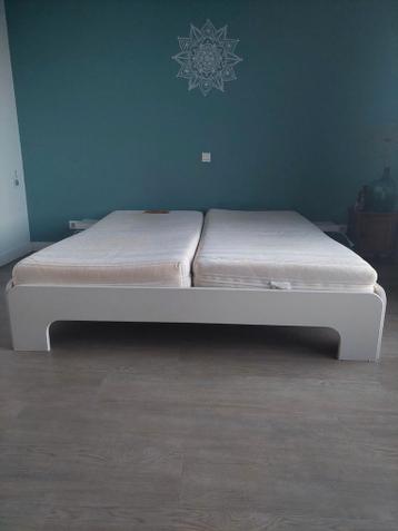 Gratis bed / bedframe 180x200 wit