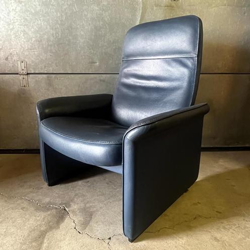 De Sede fauteuil DS55 DS50 donkerblauw nekleer, Huis en Inrichting, Fauteuils, Gebruikt, Hout, Leer, Metaal, Stof, Overige materialen