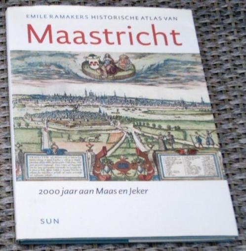 Historische atlas van Maastricht. Ramakers. 9085061903., Boeken, Atlassen en Landkaarten, Zo goed als nieuw, Overige atlassen