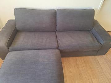 Kivik IKEA 3 zitsbank met hocker met opbergruimte. - afbeelding 1 Kivik IKEA 3 zitsbank met hocker met opbergruimte. - afbeelding 1