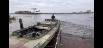 Bridge Erection boat. Legerboot 