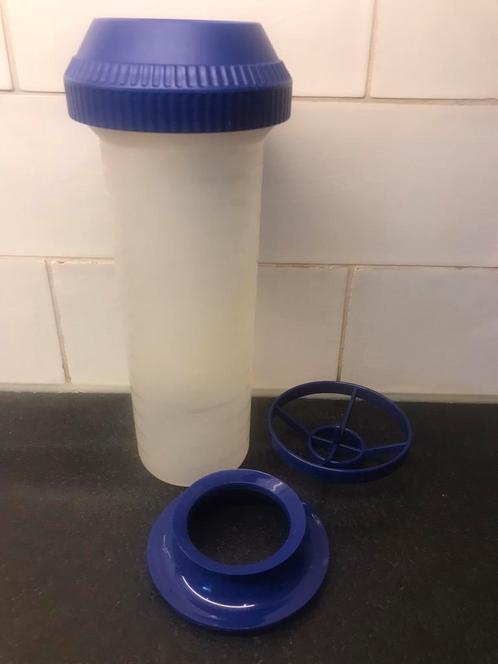 Tupperware quickshaker shaker maatbeker 750 ml kan schenkkan, Huis en Inrichting, Keuken | Tupperware, Zo goed als nieuw, Beker of Kan