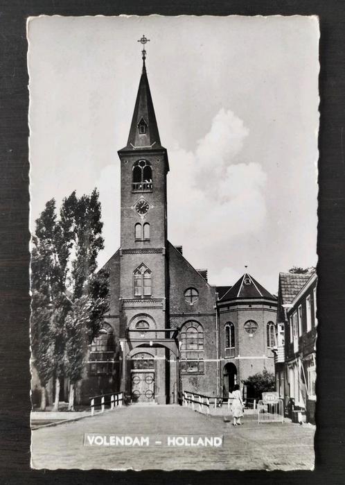 Volendam - Sint-Vincentiuskerk (fietsenrek reclame Persil), Verzamelen, Ansichtkaarten | Nederland, Gelopen, Noord-Holland, 1960 tot 1980