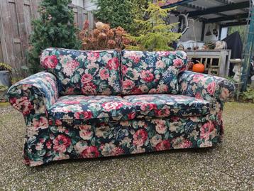 Ikea ektorp twee zitsbank met bloemmotief - afbeelding 2 Ikea ektorp twee zitsbank met bloemmotief - afbeelding 2