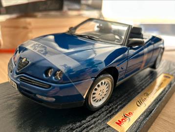 Alfa Romeo Spyder 1995 blauw Maisto Silver Edition 1:18