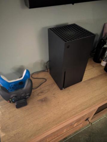 Xbox Series X 1TB + 2 Controllers & Lader