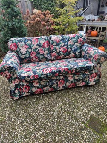 Ikea ektorp twee zitsbank met bloemmotief - afbeelding 1 Ikea ektorp twee zitsbank met bloemmotief - afbeelding 1