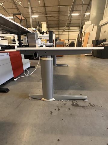 Bureau met slinger, stopcontact en kabelgoot 180x80 cm, 71st - afbeelding 4 Bureau met slinger, stopcontact en kabelgoot 180x80 cm, 71st - afbeelding 4