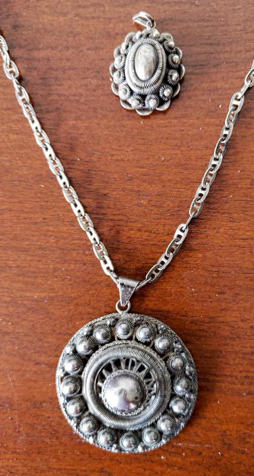 Zilveren Zeeuwse Knop: Twee Hangers en een Zilveren Ring, Sieraden, Tassen en Uiterlijk, Antieke sieraden, Ring, Zilver, Ophalen of Verzenden