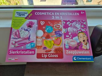 Sierkistallen, lipgloss en zeepjuwelen kun je ermee maken