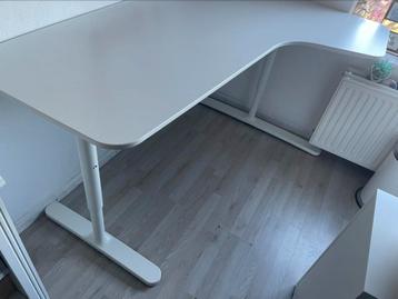 Ikea hoekbureau Bekant verstelbaar - afbeelding 1 Ikea hoekbureau Bekant verstelbaar - afbeelding 1