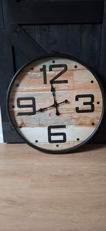 Grote industriële wandklok