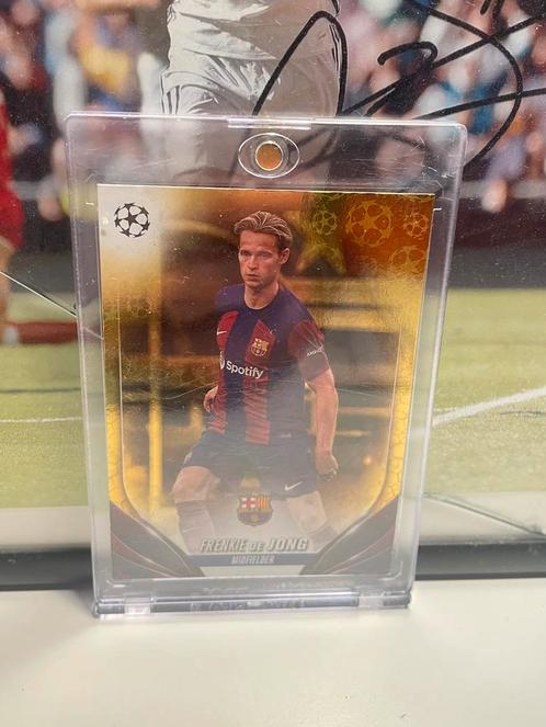 Topps uefa flagship 23/24 Frenkie de jong gold starball, Hobby en Vrije tijd, Verzamelkaartspellen | Overige, Zo goed als nieuw