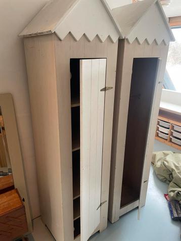 Houten Kasten met Deuren en Planken