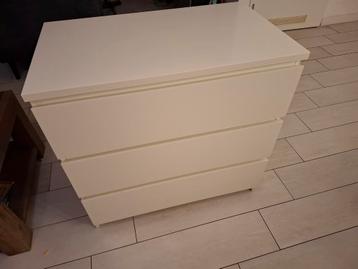 Witte Malm kast van Ikea met 3 lades - afbeelding 1 Witte Malm kast van Ikea met 3 lades - afbeelding 1