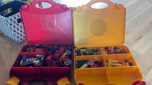 2 handige Lego koffertjes met inhoud, Kinderen en Baby's, Kinderspulletjes, Zo goed als nieuw, Ophalen of Verzenden