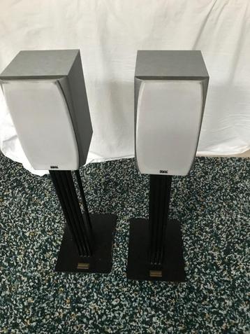 Boekenplank speakers ELAC
