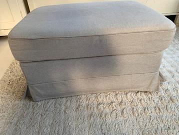 Grijze Ikea Ektorp Hocker afneembare hoes veel opbergruimte - afbeelding 6 Grijze Ikea Ektorp Hocker afneembare hoes veel opbergruimte - afbeelding 6