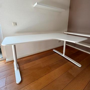 Verstelbaar hoekburo Ikea - afbeelding 1 Verstelbaar hoekburo Ikea - afbeelding 1
