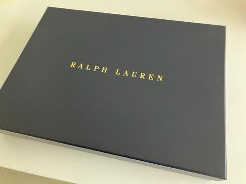 Gezocht: platte blauwe dozen van Ralph Lauren opbergdoos, Kleding | Heren, Polo's, Nieuw, Blauw, Ophalen of Verzenden