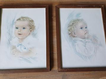 Twee brocante baby schilderijtjes