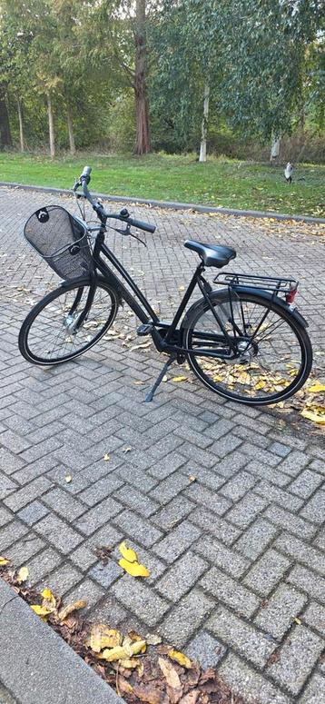 Mooie zwarte damesfiets - zo goed als nieuw!