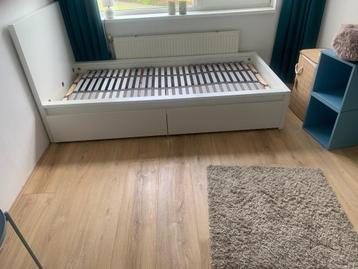 Eenpersoons bed wit (Ikea - Malm) met twee lades - afbeelding 1