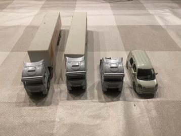 Modelvrachtwagens + miniatuur bestelbusje