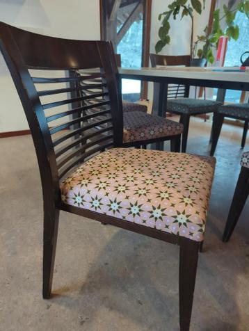 Stoelen 22 stuks gratis