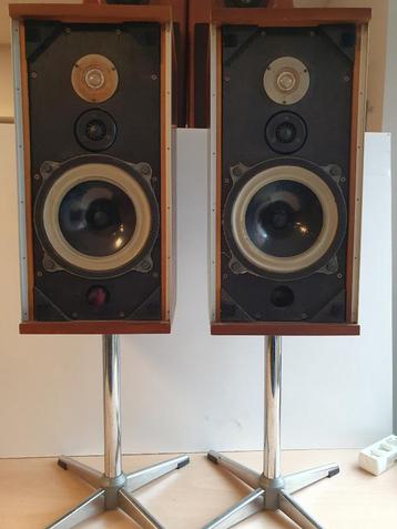 2 luidsprekers / speakers B&W DM4