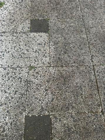 Gratis stoeptegels / grindtegels – zelf eruit halen