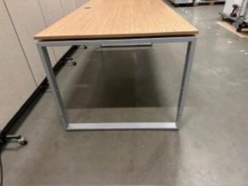 Bureau met knop en kabelgoot 200x90xH62-86 cm, 76 stuks - afbeelding 4 Bureau met knop en kabelgoot 200x90xH62-86 cm, 76 stuks - afbeelding 4