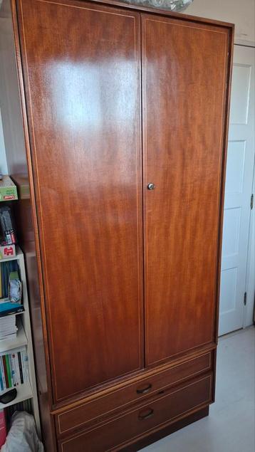 Mid Century Houten Garderobekast tegen elk aannemelijk bod. - afbeelding 2 Mid Century Houten Garderobekast tegen elk aannemelijk bod. - afbeelding 2