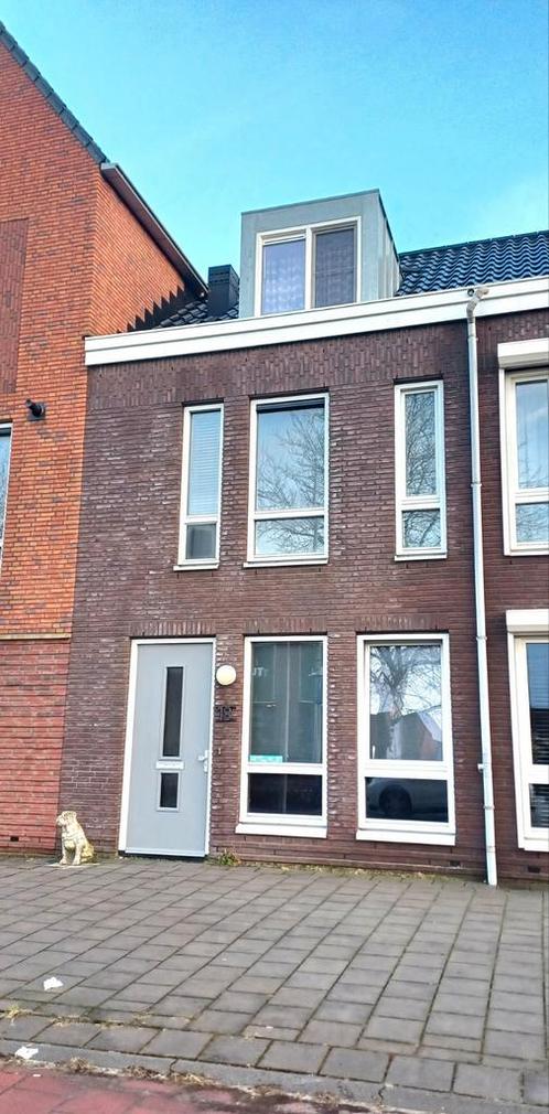 Leuke energiezuinige woning nabij stadscentrum BergenopZoom, Huizen en Kamers, Huizen te koop, Noord-Brabant, tot 200 m², Tussenwoning
