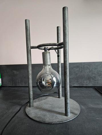 Grijze staande lamp - 40 cm hoog.